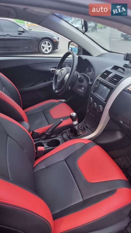 Седан Toyota Corolla 2013 в Одесі