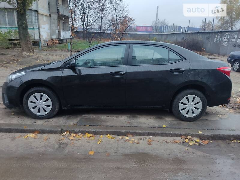 Седан Toyota Corolla 2016 в Киеве
