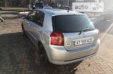 Хэтчбек Toyota Corolla 2005 в 