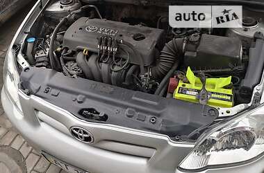 Хэтчбек Toyota Corolla 2005 в 