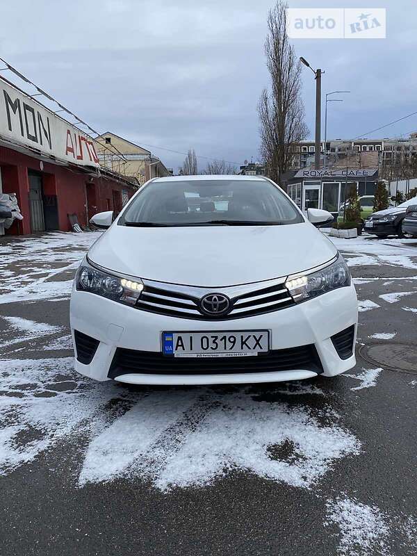 Седан Toyota Corolla 2016 в Киеве