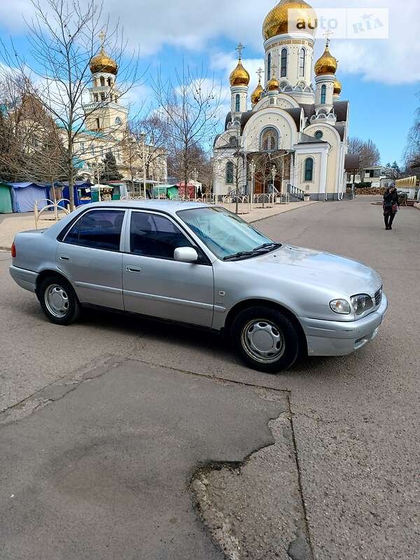 Седан Toyota Corolla 2000 в Одесі