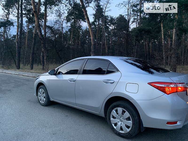 Седан Toyota Corolla 2014 в 