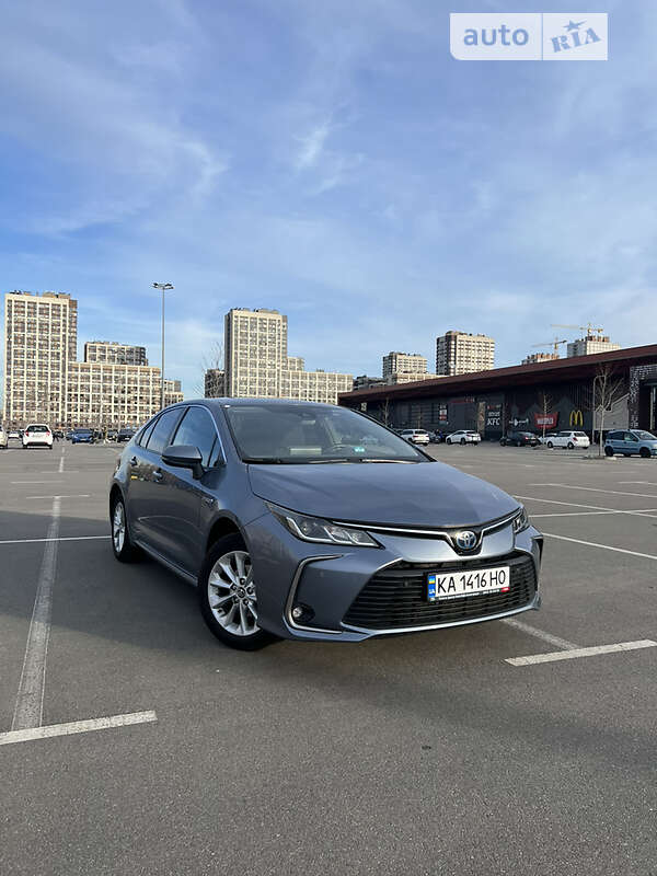 Седан Toyota Corolla 2019 в Киеве