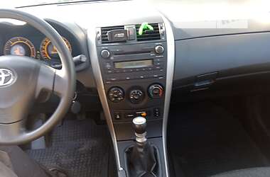 Седан Toyota Corolla 2010 в Луцке