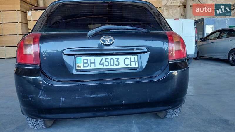Хэтчбек Toyota Corolla 2003 в 