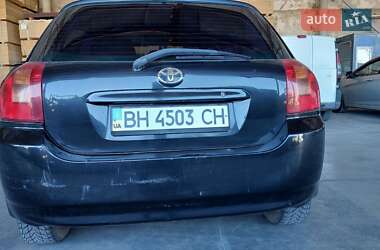Хэтчбек Toyota Corolla 2003 в 