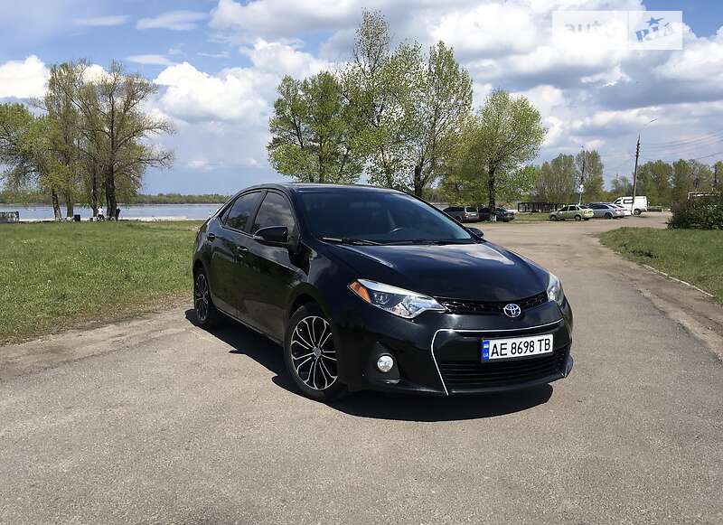 Седан Toyota Corolla 2014 в Кам'янському