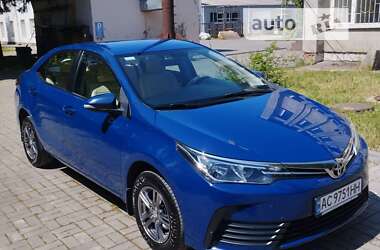 Седан Toyota Corolla 2017 в Луцке