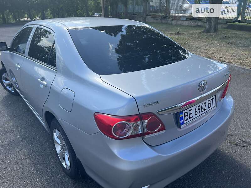 Седан Toyota Corolla 2011 в Южноукраинске