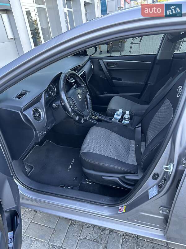 Седан Toyota Corolla 2018 в Днепре