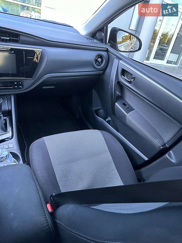 Седан Toyota Corolla 2018 в Днепре