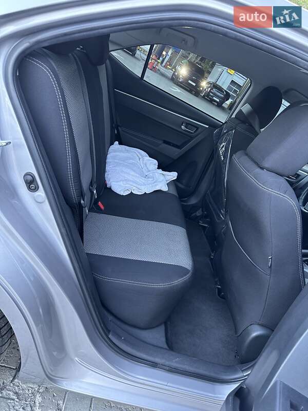 Седан Toyota Corolla 2018 в Днепре
