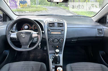 Седан Toyota Corolla 2010 в 