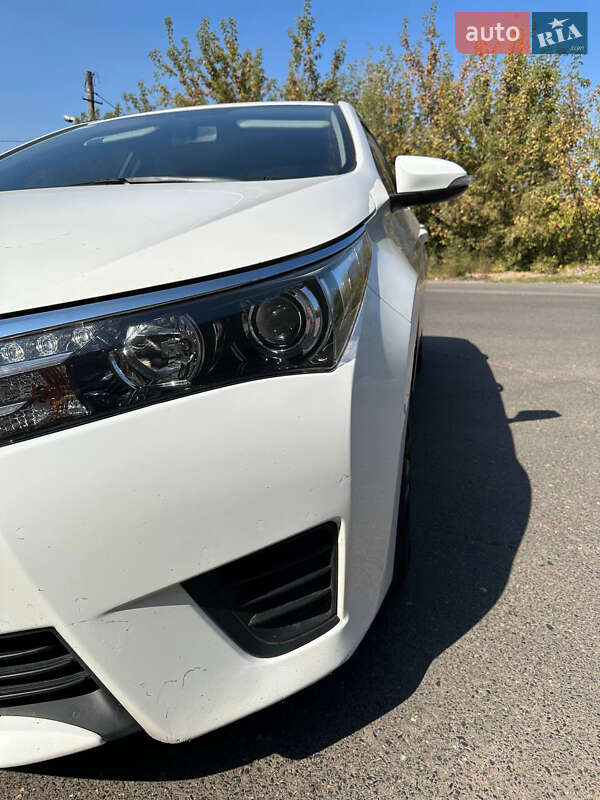 Седан Toyota Corolla 2013 в Кривом Роге