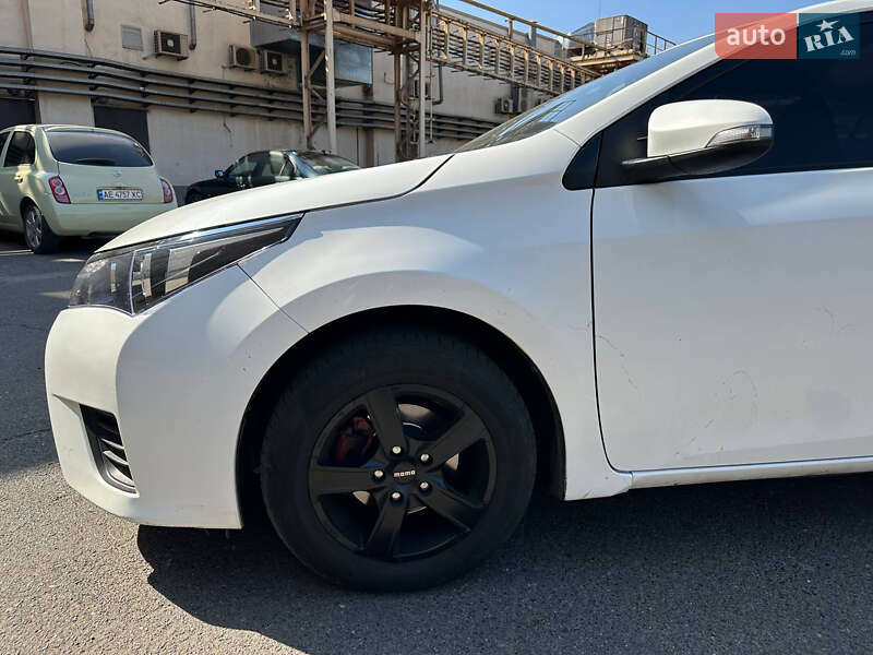 Седан Toyota Corolla 2013 в Кривом Роге