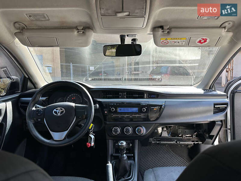 Седан Toyota Corolla 2013 в Кривом Роге