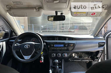 Седан Toyota Corolla 2013 в Кривом Роге