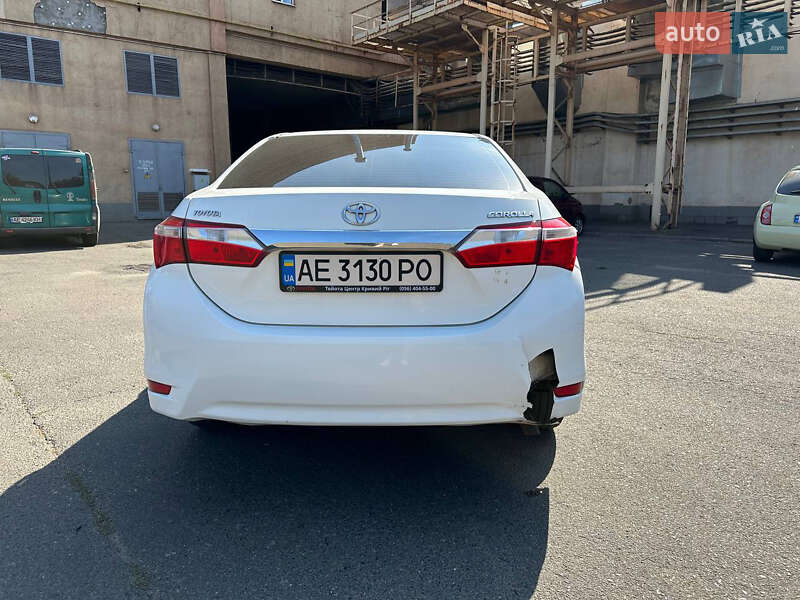 Седан Toyota Corolla 2013 в Кривом Роге