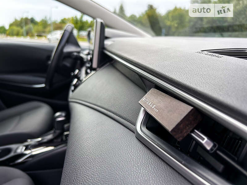 Седан Toyota Corolla 2019 в Львове