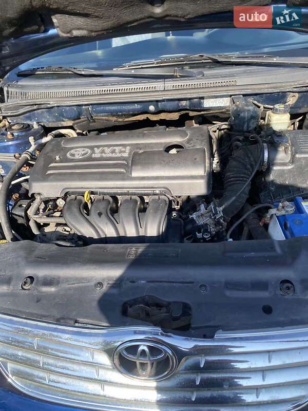 Седан Toyota Corolla 2005 в Полтаві