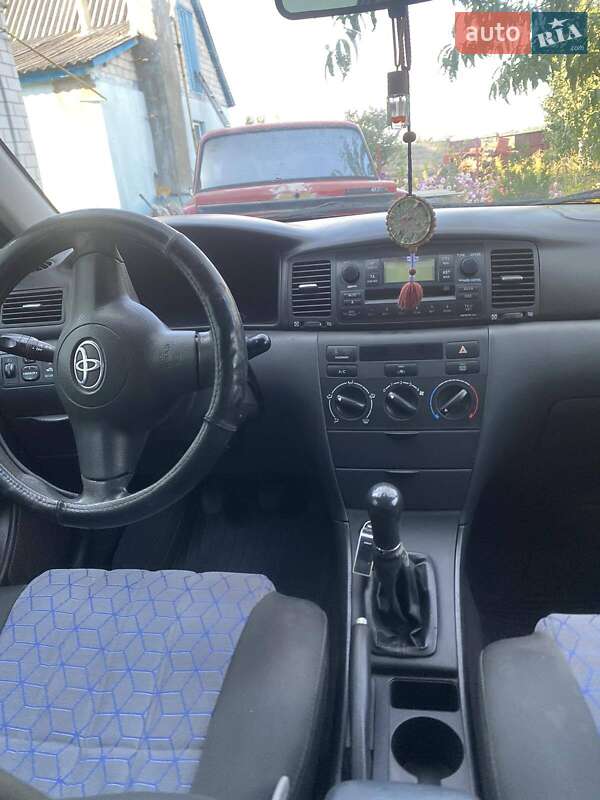 Седан Toyota Corolla 2005 в Полтаві