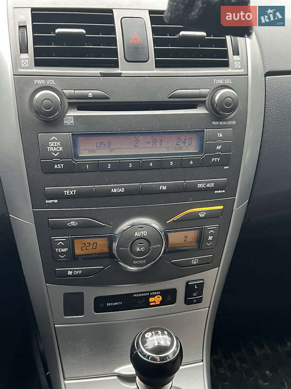Седан Toyota Corolla 2011 в Мерефа