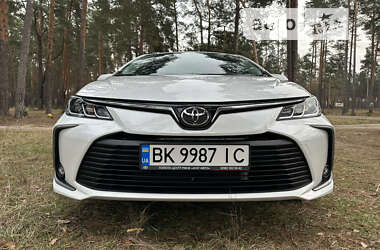 Седан Toyota Corolla 2022 в Олевске
