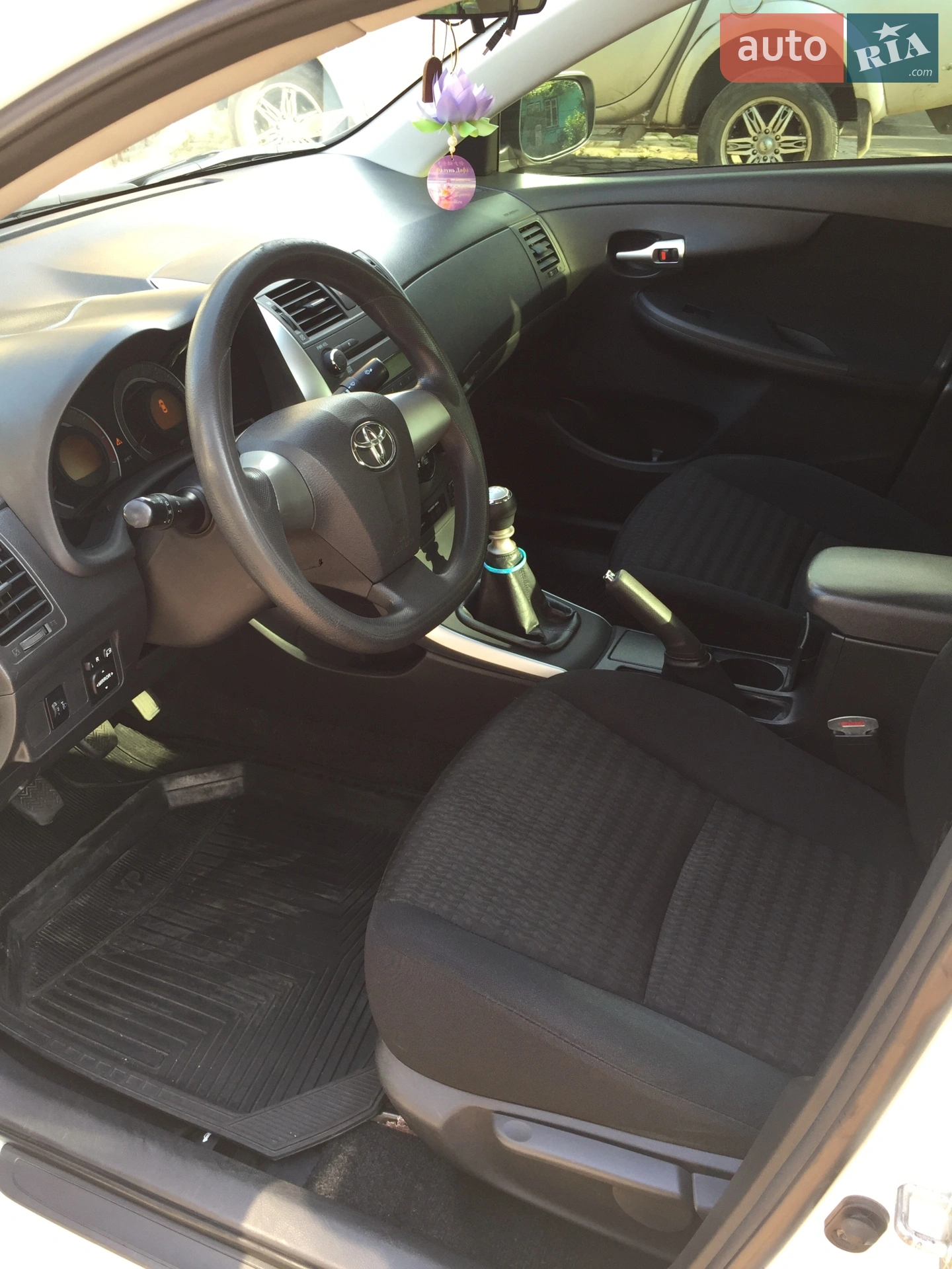 2010 Toyota Corolla - мініатюра 6
