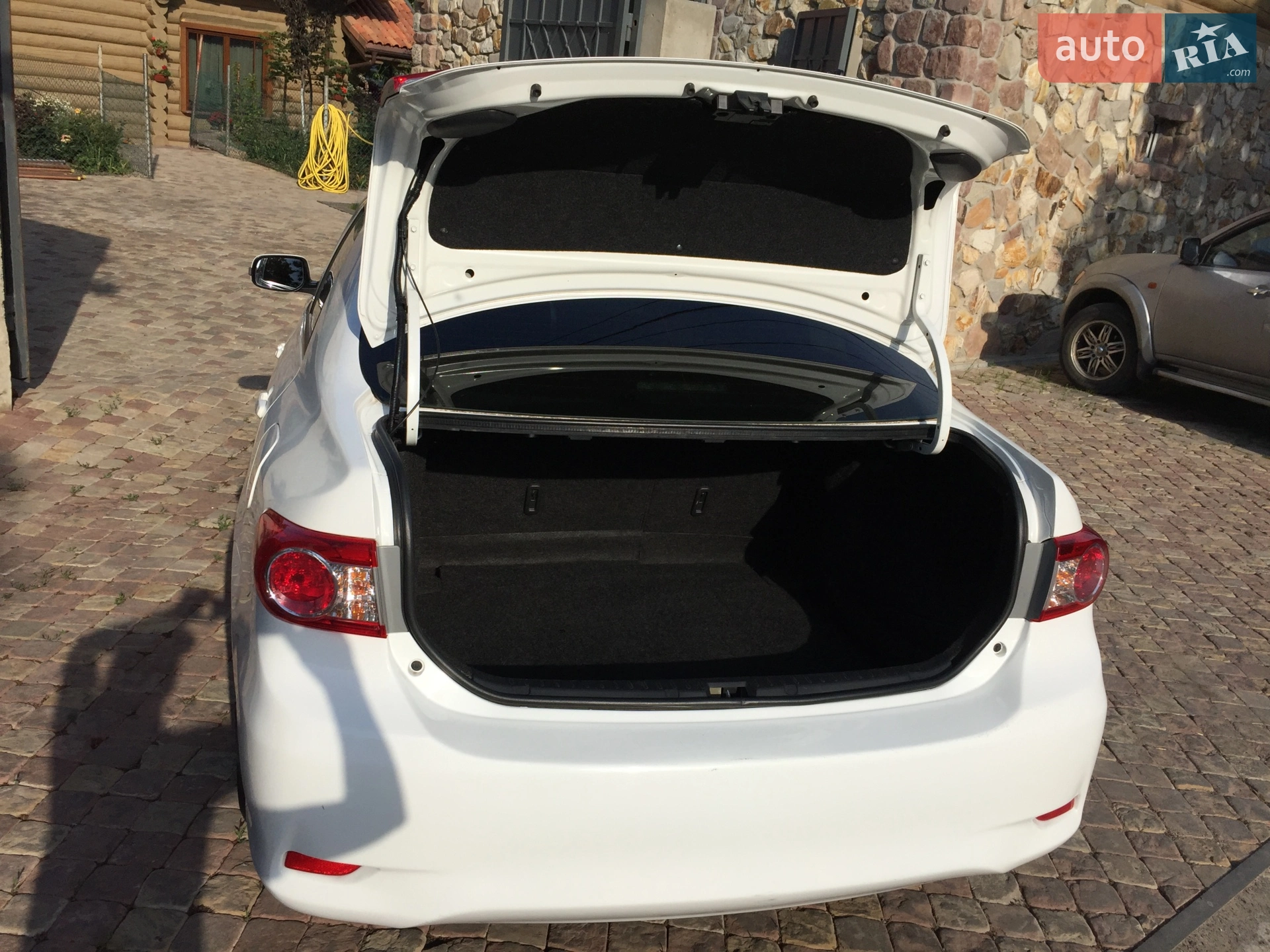 2010 Toyota Corolla - мініатюра 10