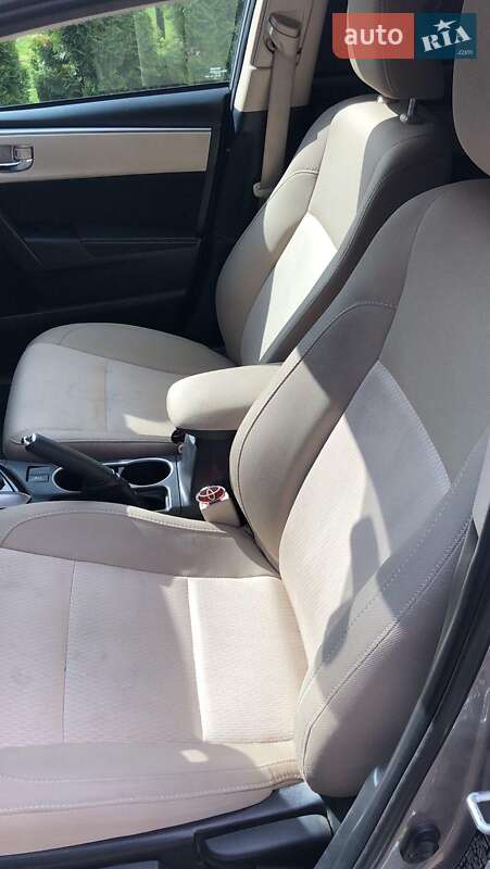 Седан Toyota Corolla 2014 в Черновцах