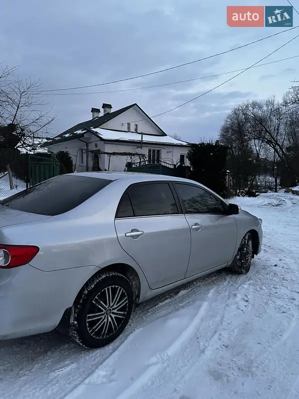 Седан Toyota Corolla 2010 в 