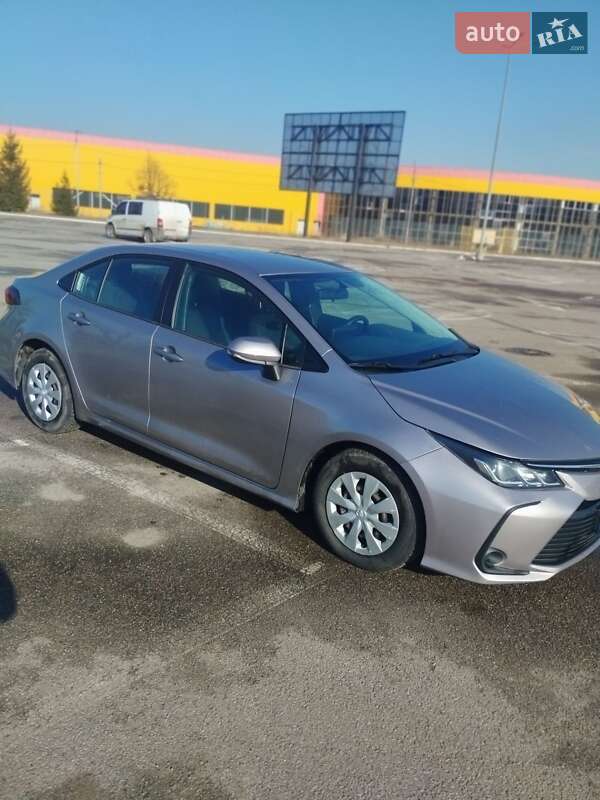 Седан Toyota Corolla 2019 в Черновцах