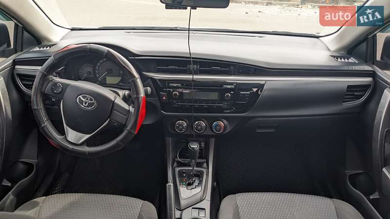Седан Toyota Corolla 2016 в Чернигове