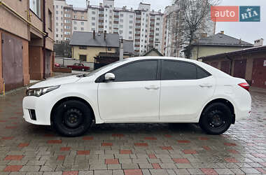 Седан Toyota Corolla 2014 в Ивано-Франковске