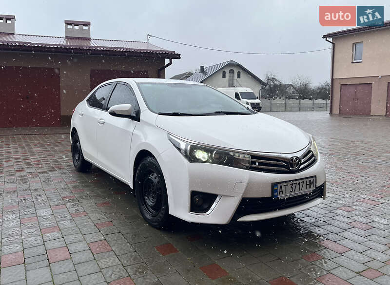 Седан Toyota Corolla 2014 в Івано-Франківську