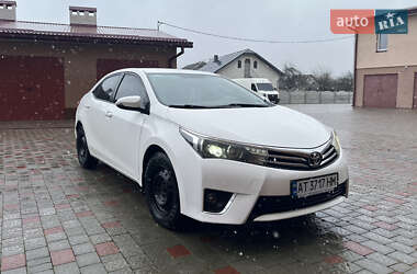 Седан Toyota Corolla 2014 в Ивано-Франковске