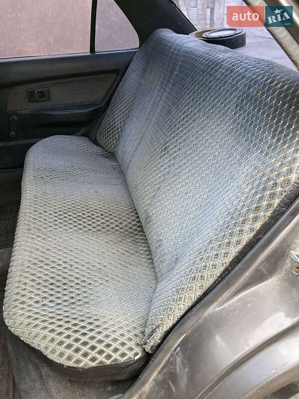 Седан Toyota Corolla 1988 в Первомайске