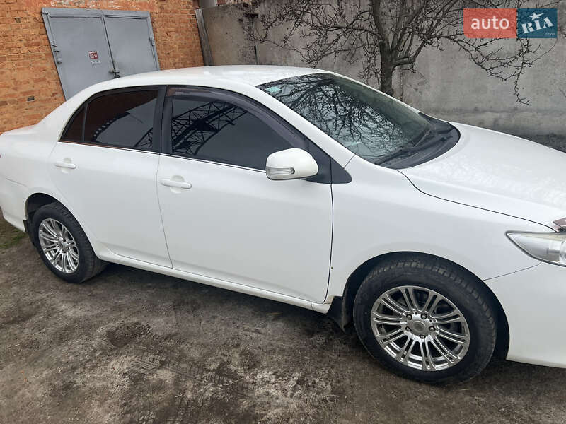 Седан Toyota Corolla 2011 в Мерефа