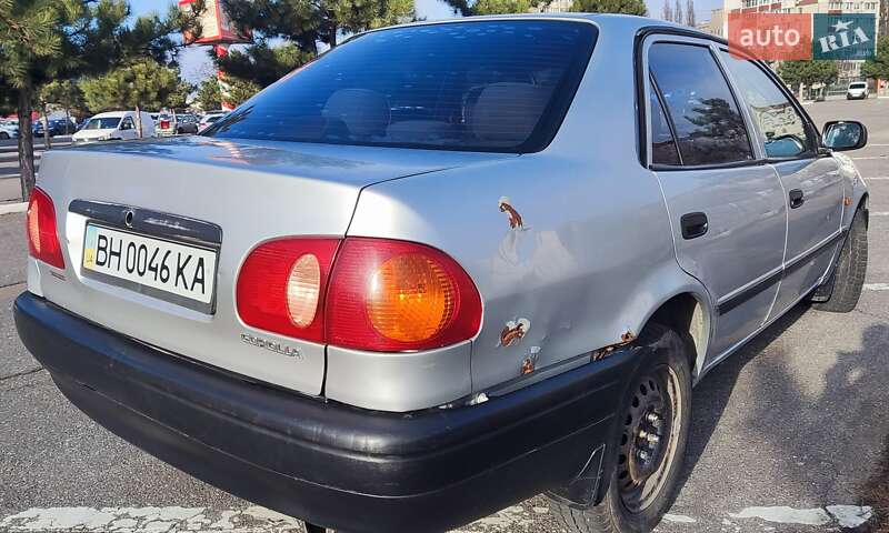 Седан Toyota Corolla 1999 в Одесі