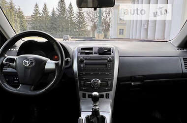 Седан Toyota Corolla 2012 в Желтых Водах