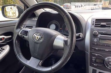 Седан Toyota Corolla 2012 в Желтых Водах