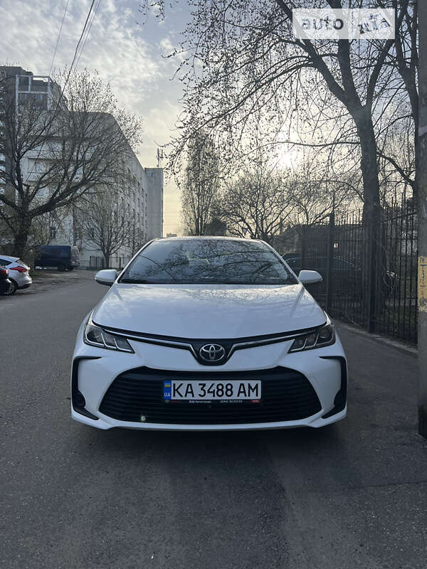 Седан Toyota Corolla 2020 в Києві