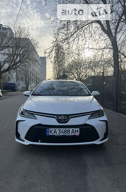 Седан Toyota Corolla 2020 в Києві