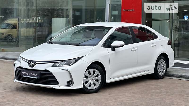 Седан Toyota Corolla 2019 в Киеве