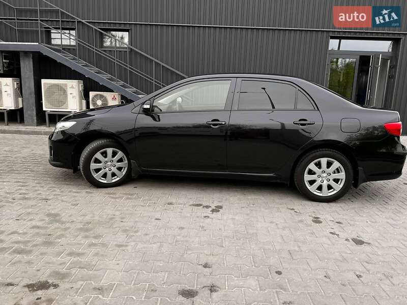 Седан Toyota Corolla 2011 в Києві