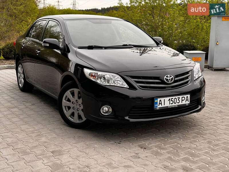 Седан Toyota Corolla 2011 в Києві