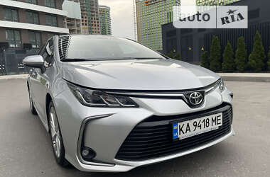 Седан Toyota Corolla 2019 в Киеве