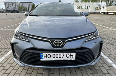 Седан Toyota Corolla 2022 в Тернополе