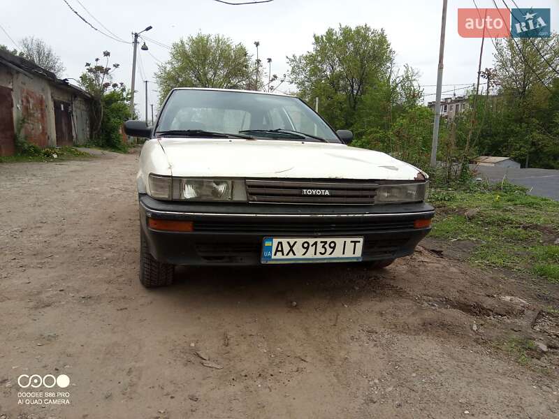Хэтчбек Toyota Corolla 1987 в Каменском